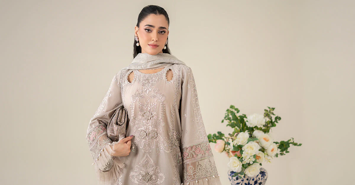 3 Piece Embroidered Lawn Suit - Image 9