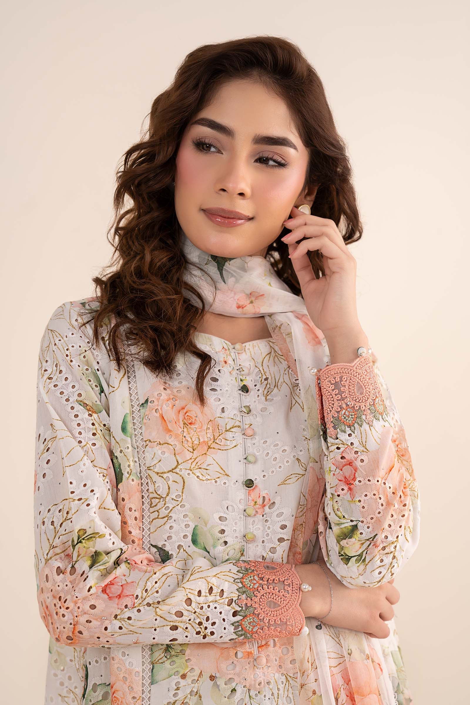 3 Piece Embroidered Lawn Suit - Image 10