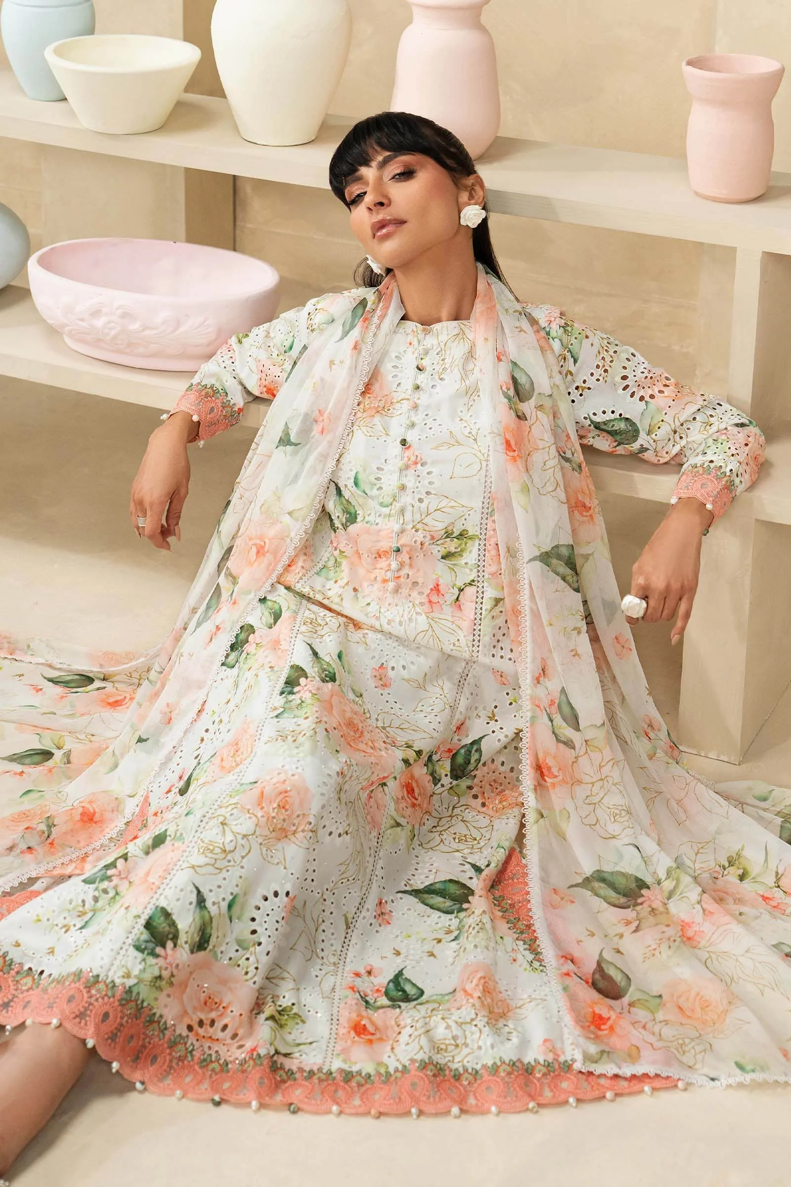 3 Piece Embroidered Lawn Suit - Image 4