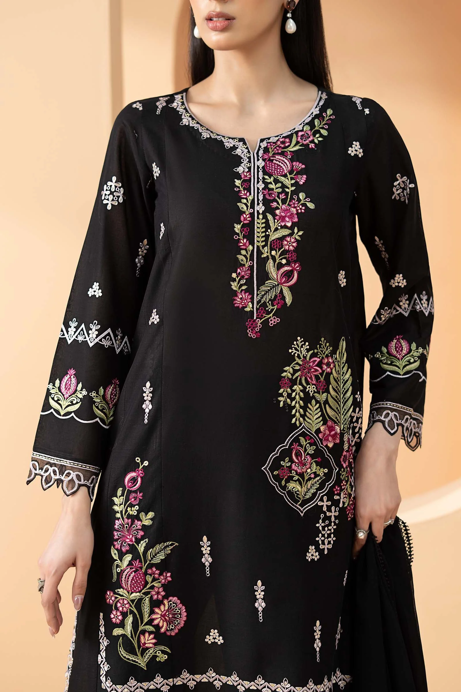 3 Piece Embroidered Lawn Suit - Image 3
