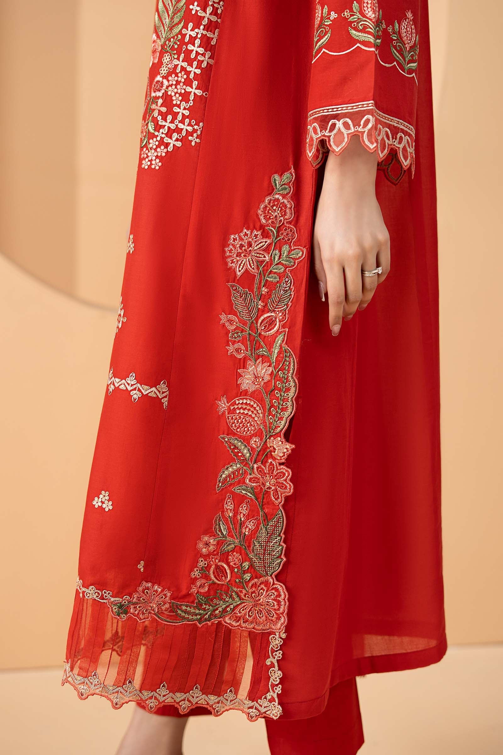 3 Piece Embroidered Lawn Suit - Image 4