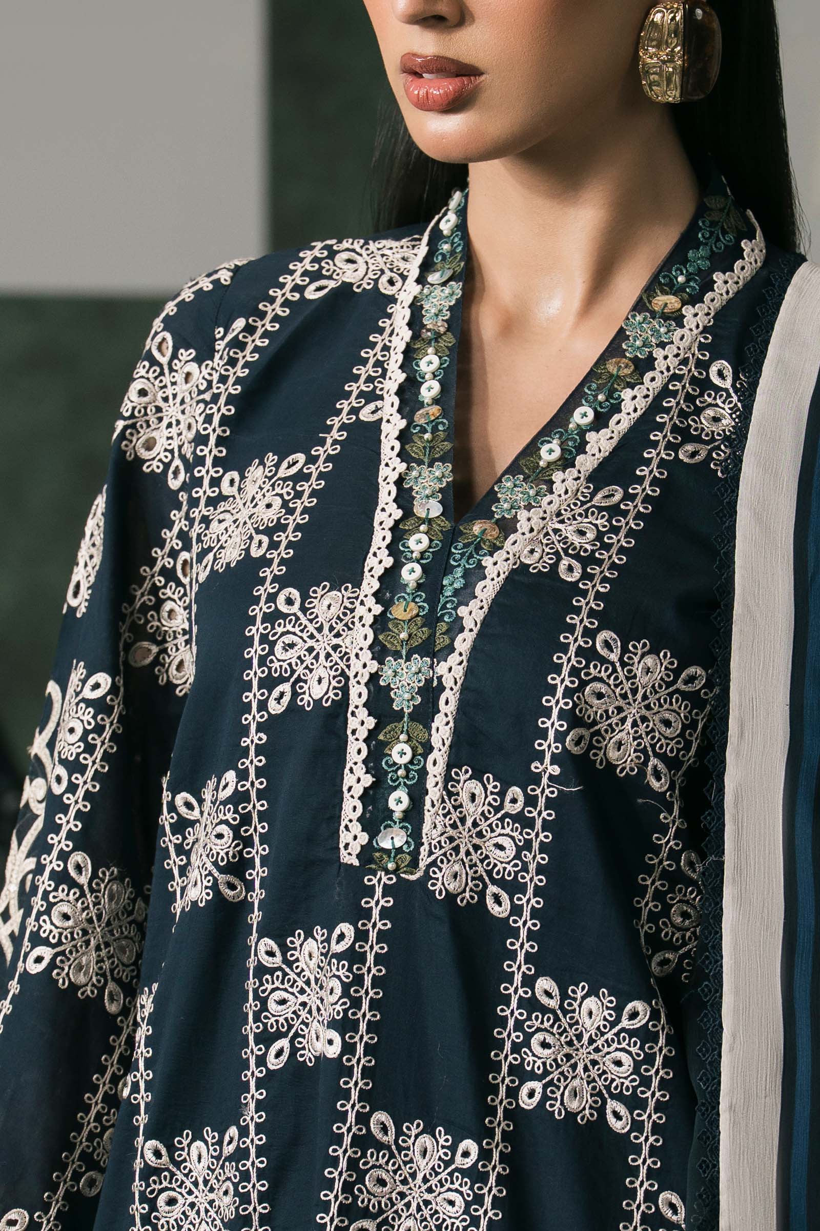 3 Piece Embroidered Lawn Suit - Image 5
