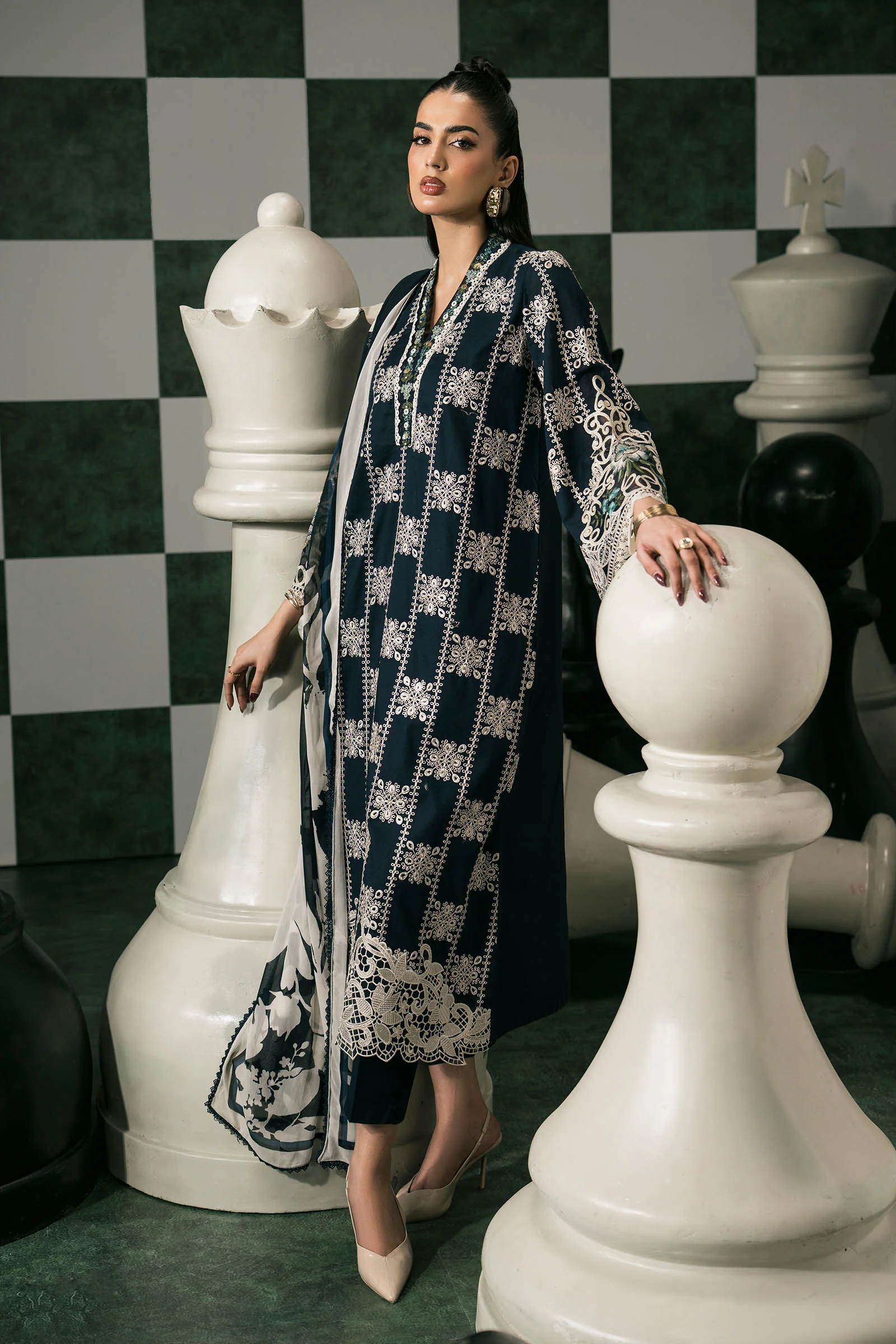 3 Piece Embroidered Lawn Suit - Image 6