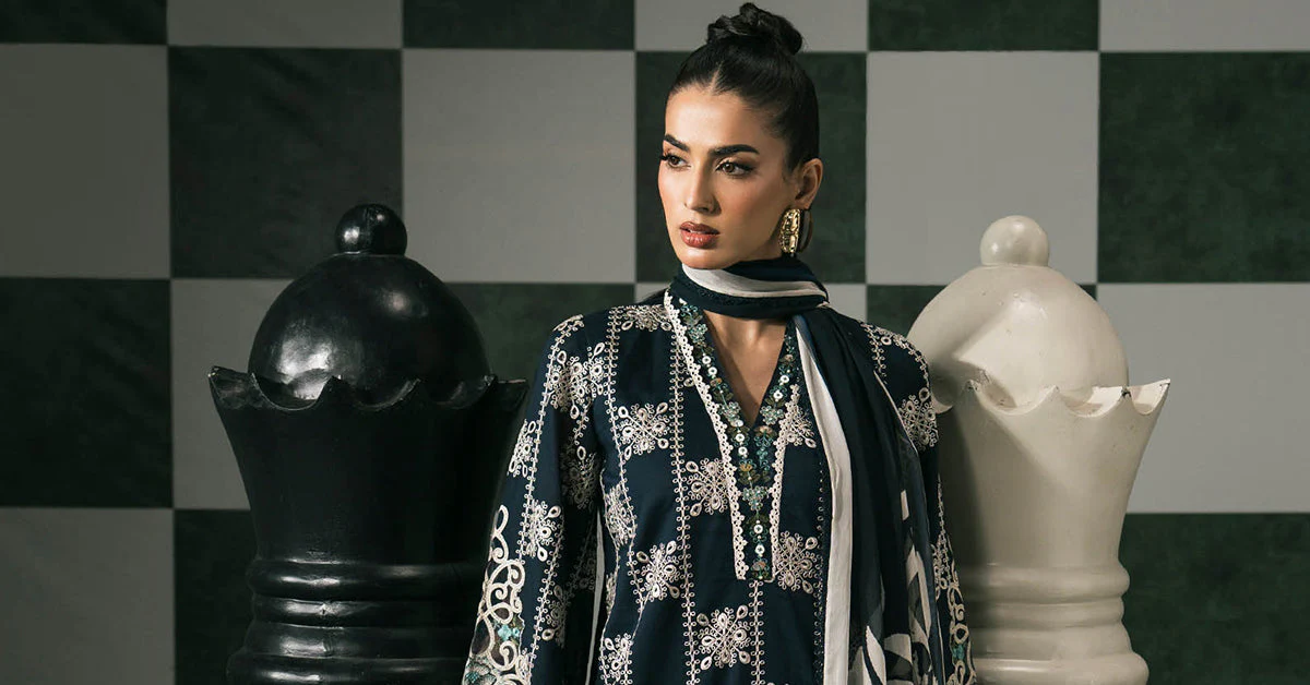 3 Piece Embroidered Lawn Suit - Image 8