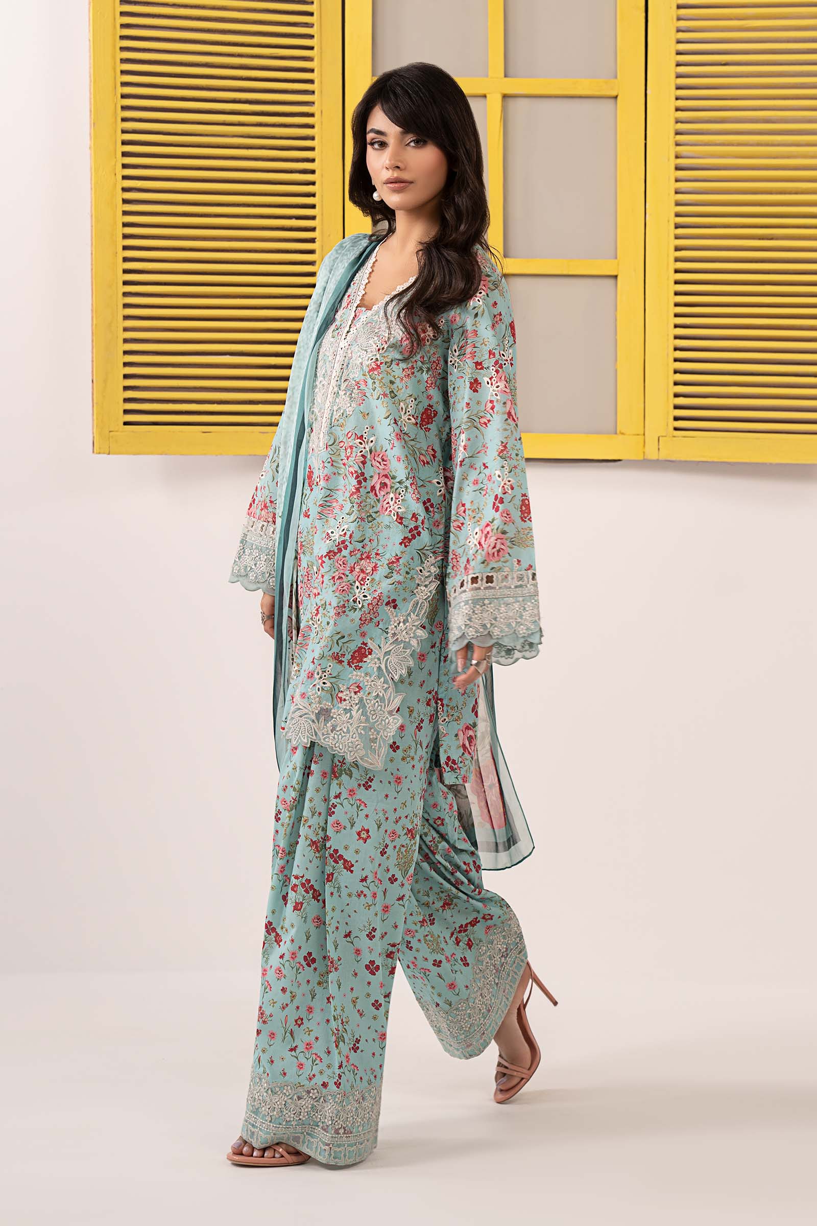 3 Piece Embroidered Lawn Suit - Image 6