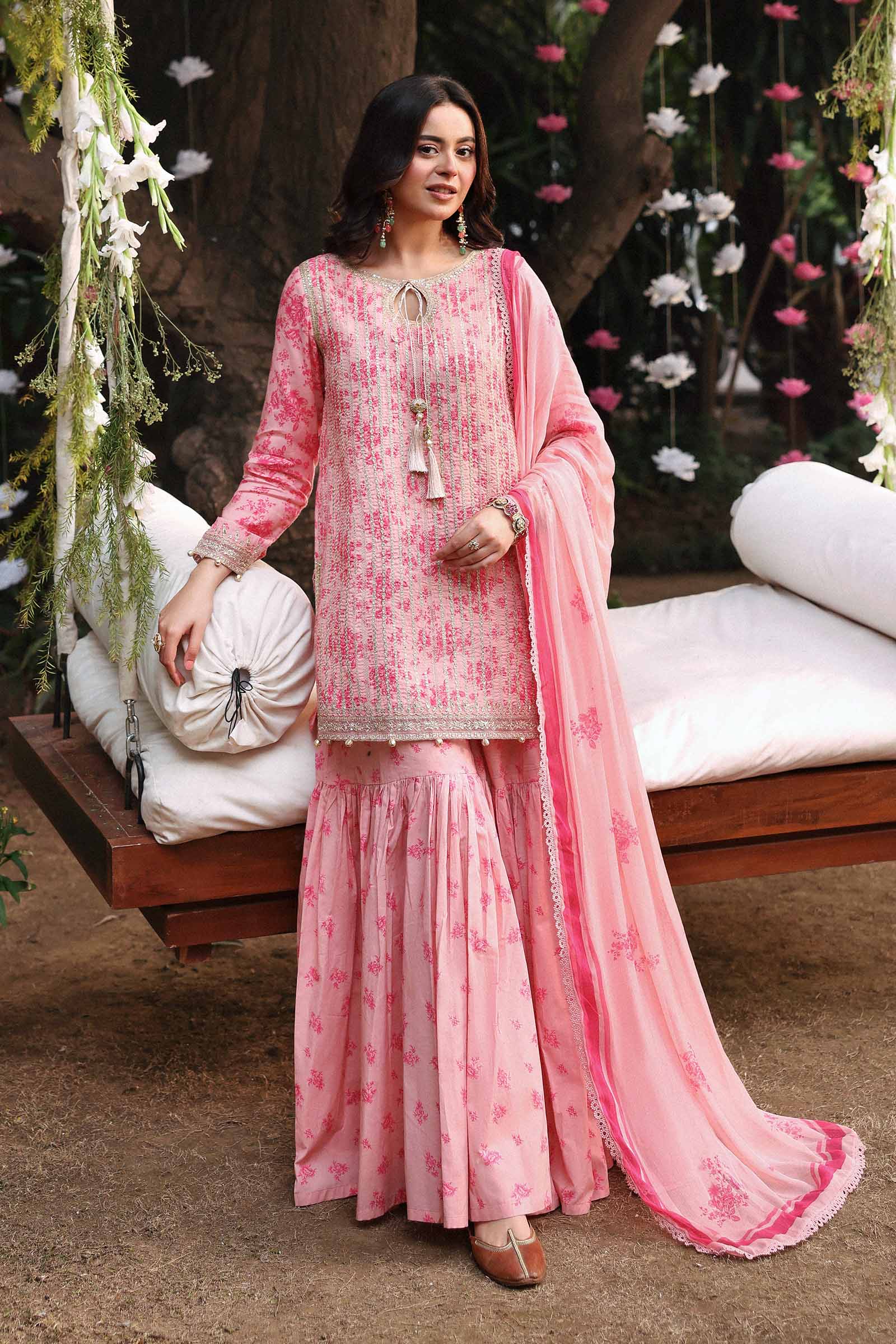 3 Piece Embroidered Lawn Suit - Image 3