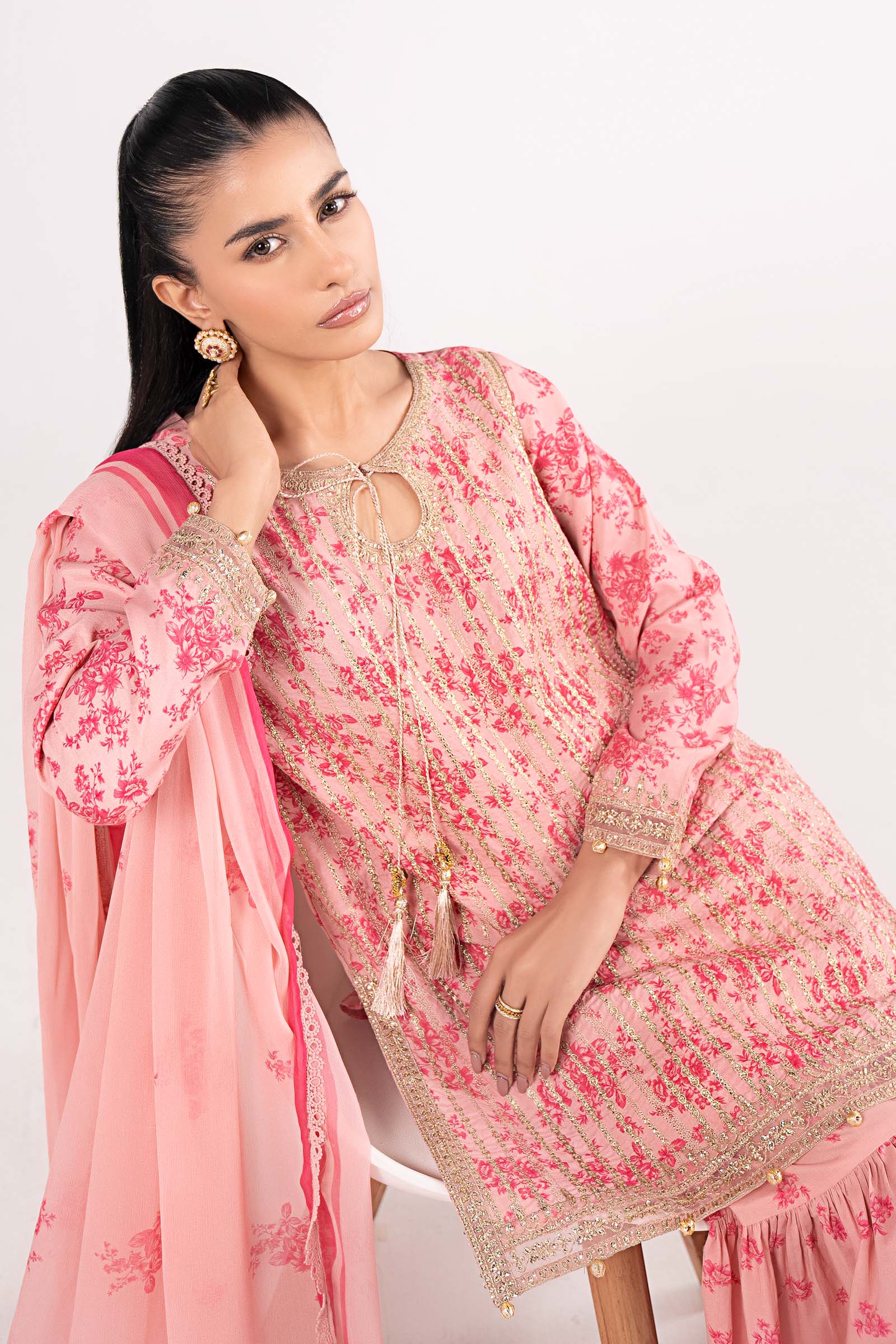 3 Piece Embroidered Lawn Suit - Image 8
