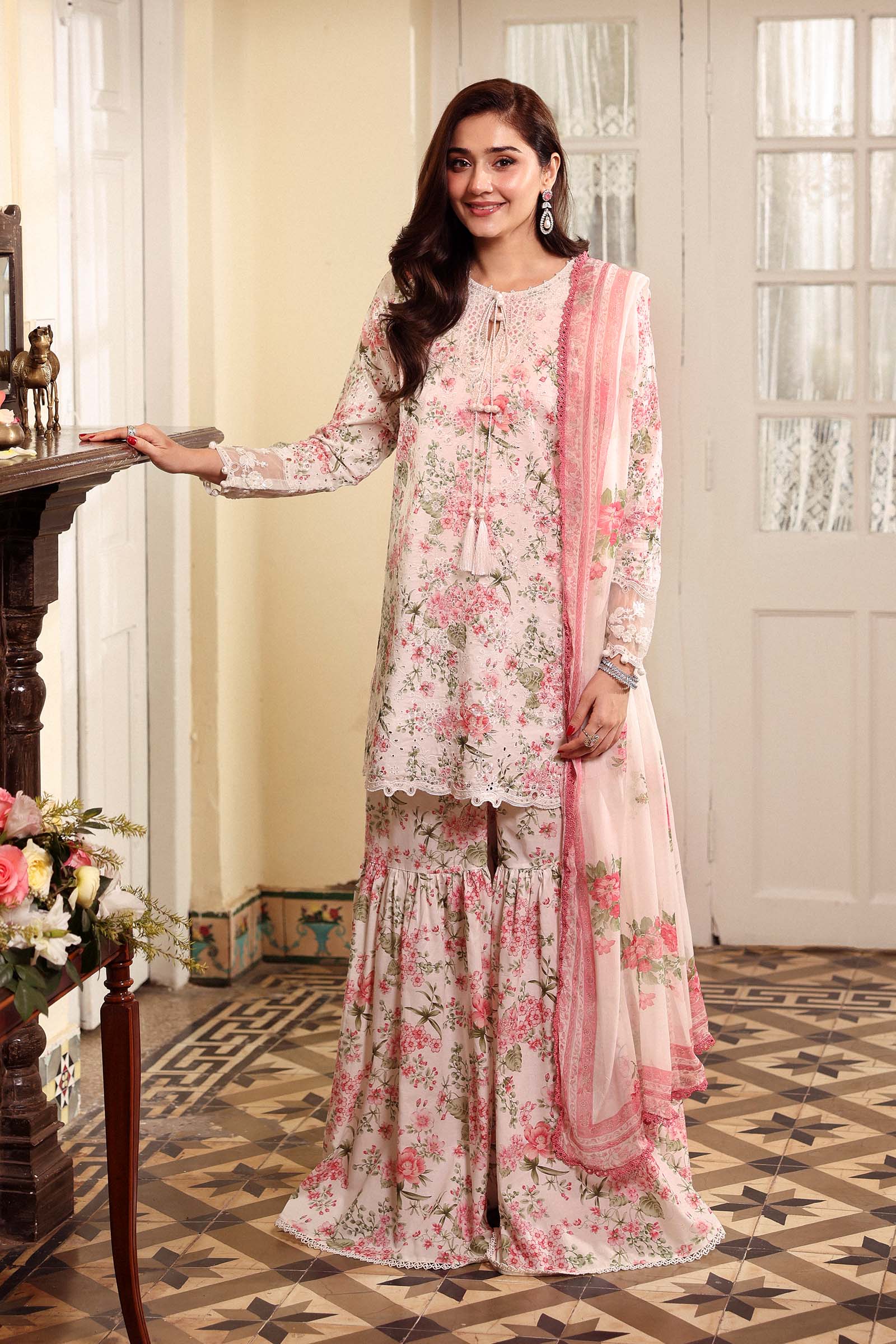 3 Piece Embroidered Lawn Suit - Image 3