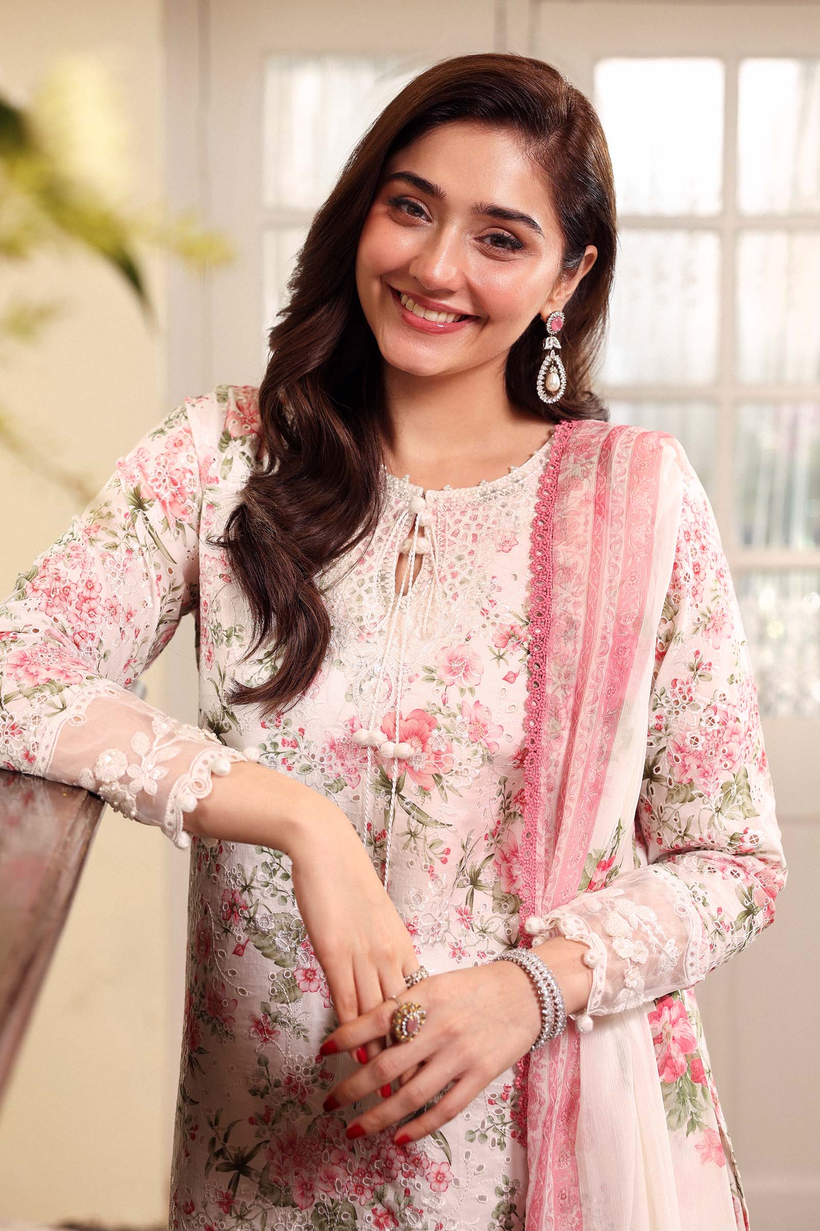 3 Piece Embroidered Lawn Suit - Image 7
