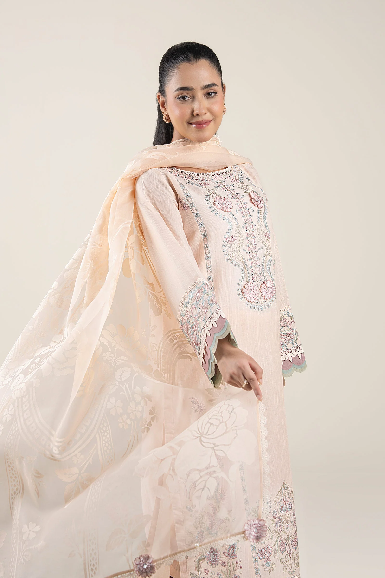 3 Pc Embroidered Slub Lawn Suit - Image 3
