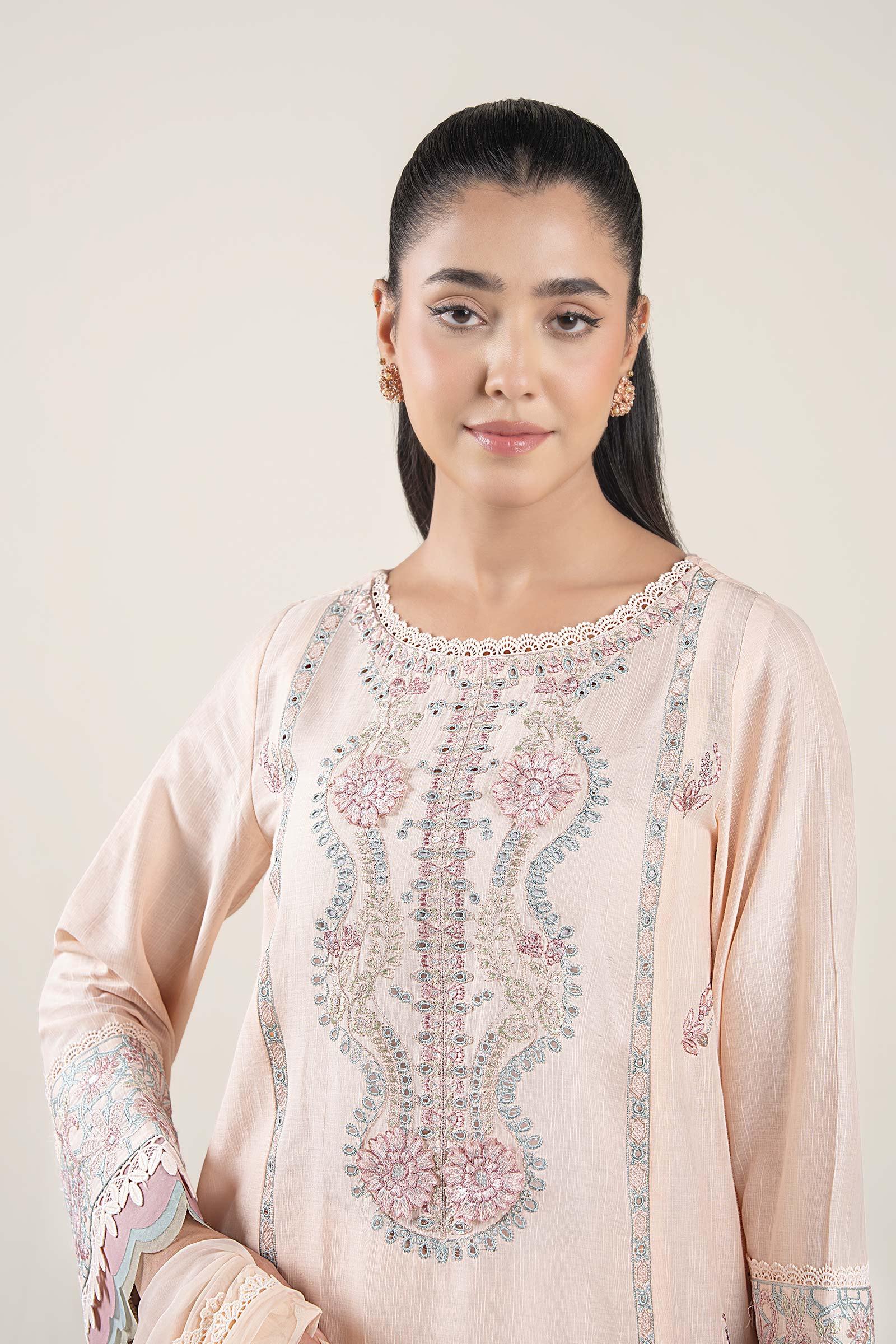 3 Pc Embroidered Slub Lawn Suit - Image 4