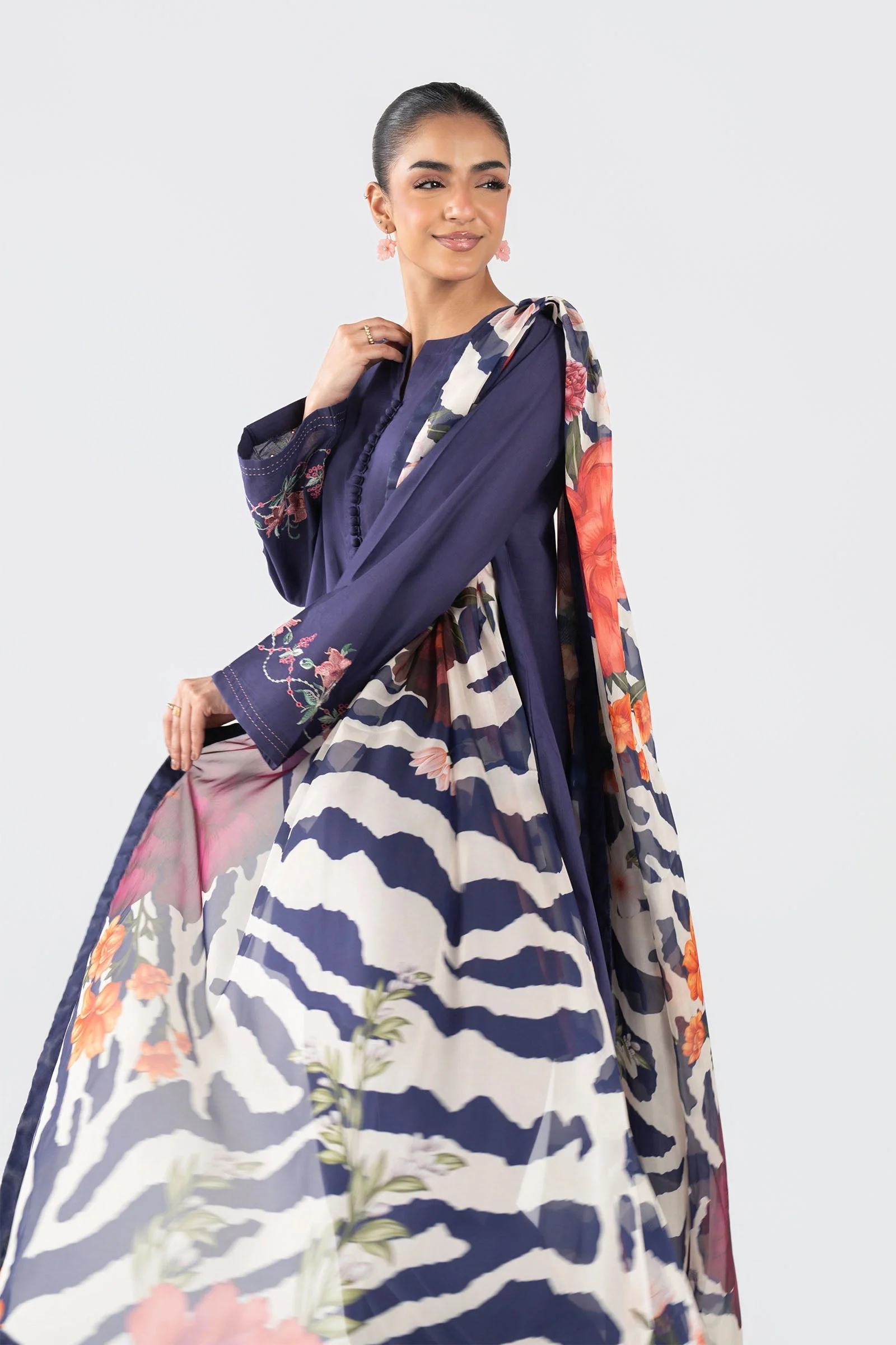 2 Pc Embroidered Lawn Suit - Image 4