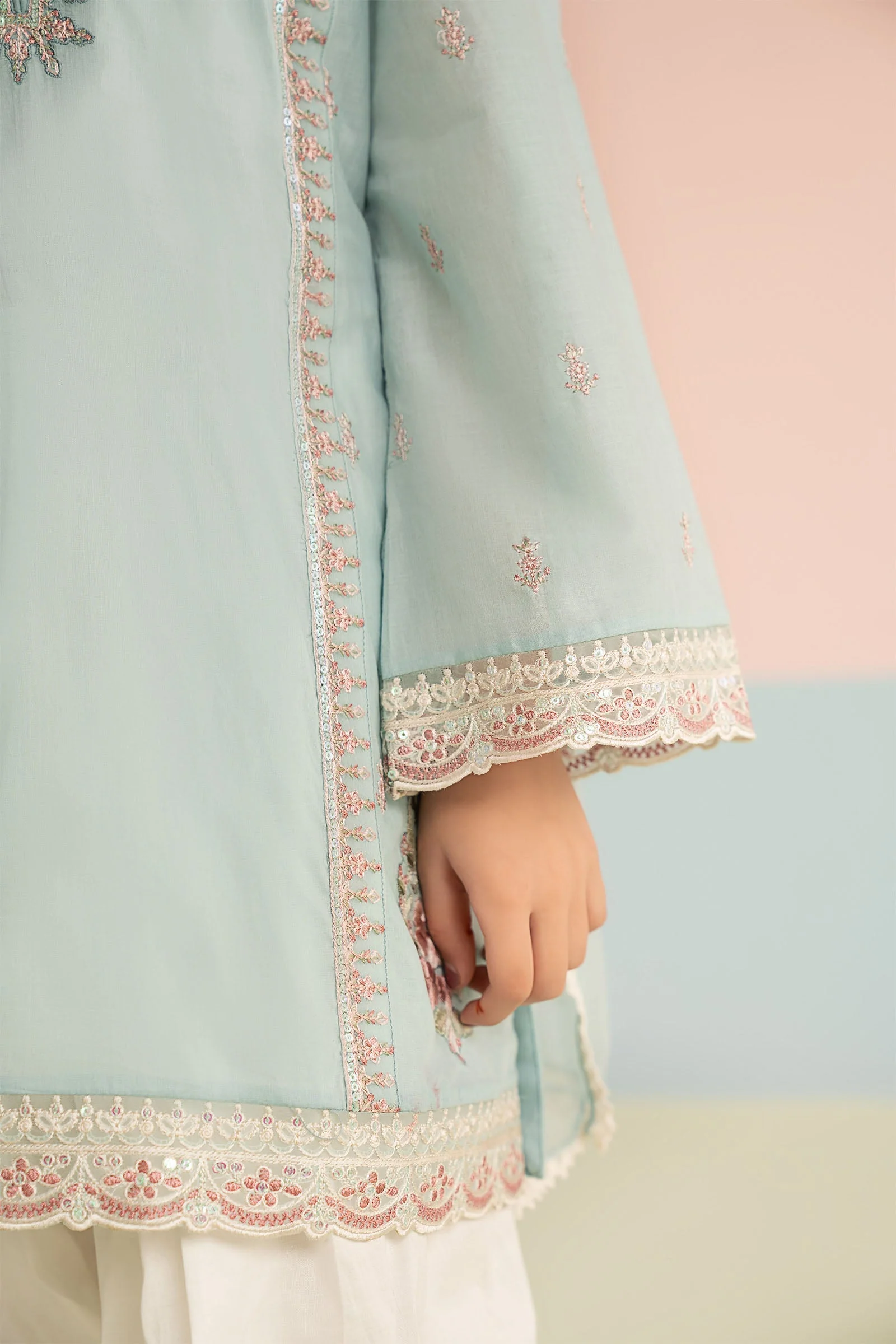 3 Piece Embroidered Lawn Suit - Image 4