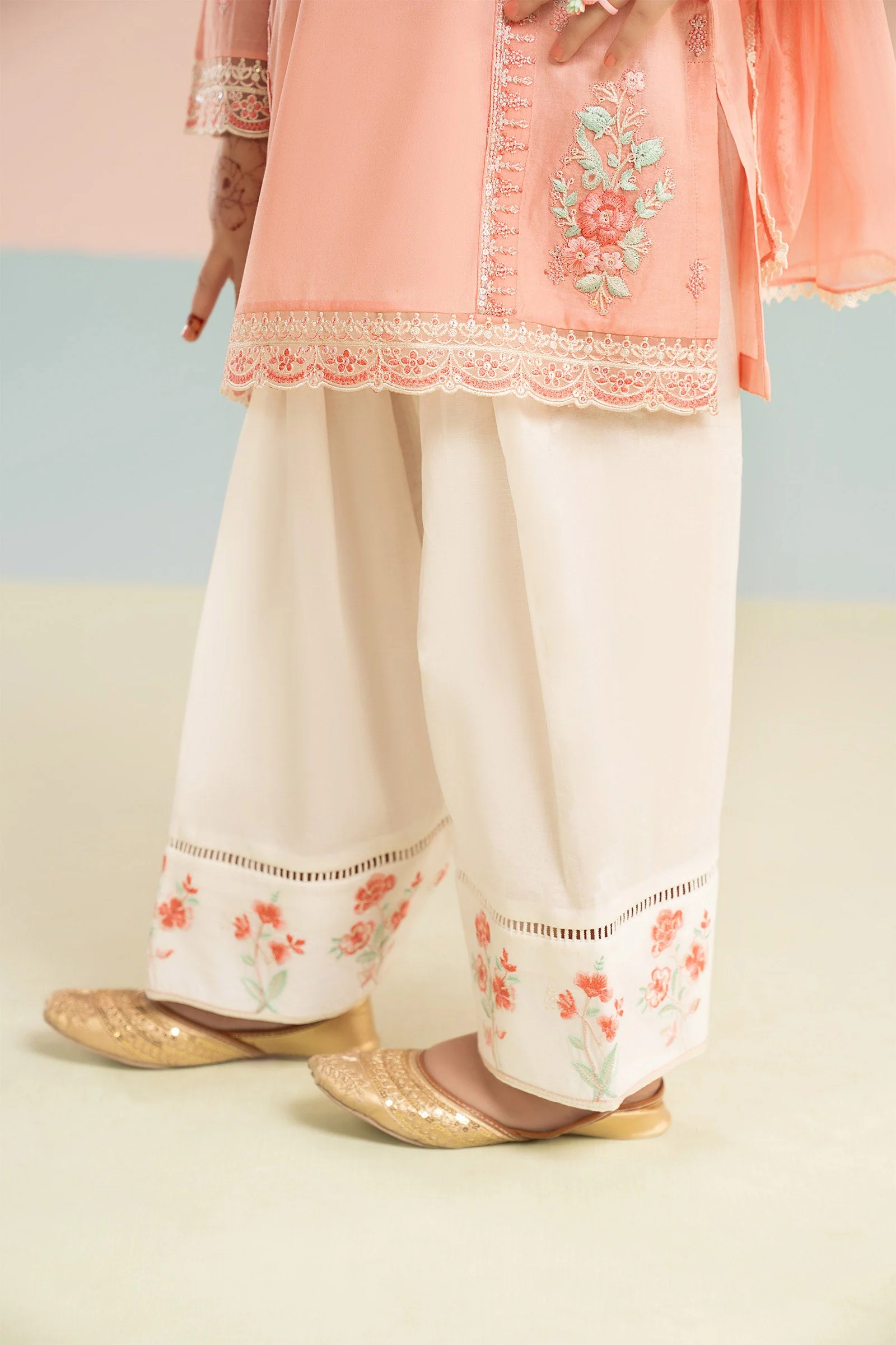 3 Piece Embroidered Lawn Suit - Image 6